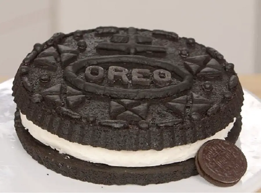 How to Make a Giant Oreo Cookie