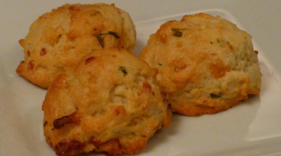 Ruby Tuesday Garlic Cheese Biscuits Recipe