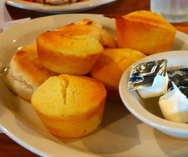 Cracker Barrel Cornbread Muffins Recipe Secret Copycat Restaurant Recipes