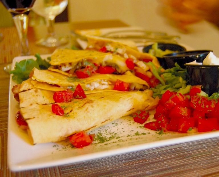 Abuelo's Green Chile Chicken Quesadilla Copycat Recipe Secret Copycat