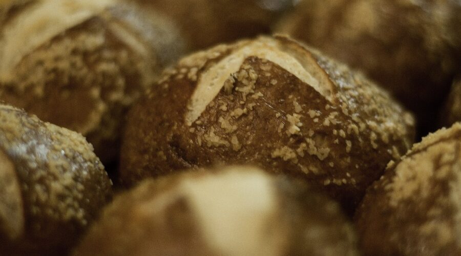Red Robin Pretzel Rolls Recipe