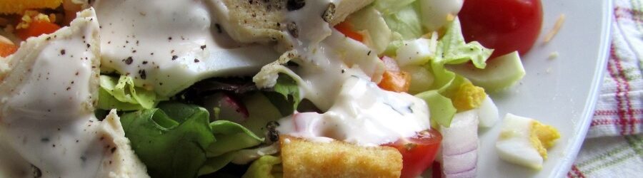 Houston's Buttermilk Garlic Salad Dressing Recipe