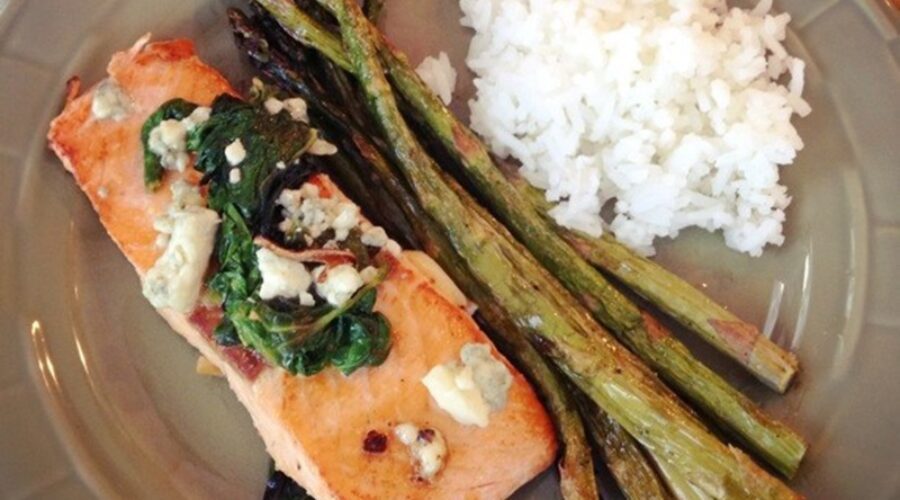 Bonefish Grill Salmon Topped with Spinach, Bacon & Gorgonzola Bleu Cheese Recipe