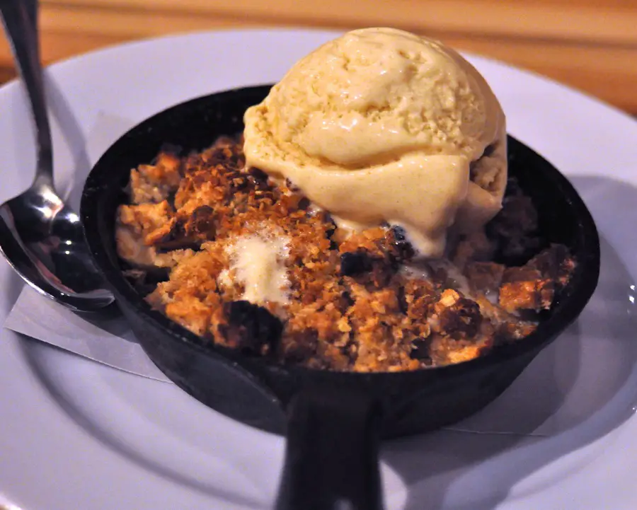 Disney's Epcot Garden Grill Apple and Dried Cranberry Crisp Recipe