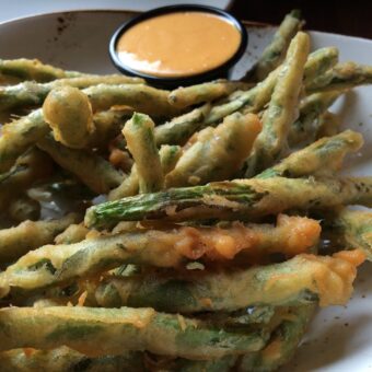 P.F. Chang's Crispy Green Beans and Spicy Dipping Sauce Recipe