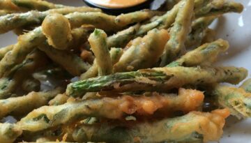 P.F. Chang's Crispy Green Beans and Spicy Dipping Sauce Recipe