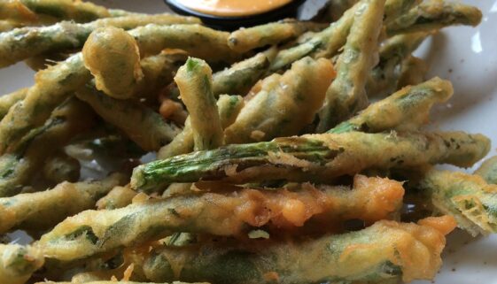 P.F. Chang's Crispy Green Beans and Spicy Dipping Sauce Recipe