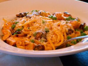 Ruby Tuesday Chicken and Mushroom Alfredo Recipe