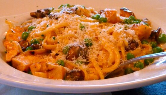 Ruby Tuesday Chicken and Mushroom Alfredo Recipe