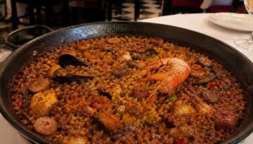 7 Portes Paella Manolete, Seafood and Sausage Paella Recipe