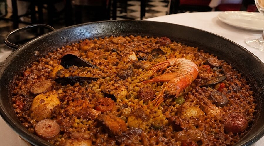 7 Portes Paella Manolete, Seafood and Sausage Paella Recipe