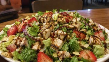 Applebee's Strawberry Balsamic Chicken Salad Recipe